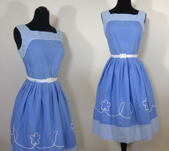 1950's Fashion: 1950s Dress / 1950s Summer Dress in blue.
