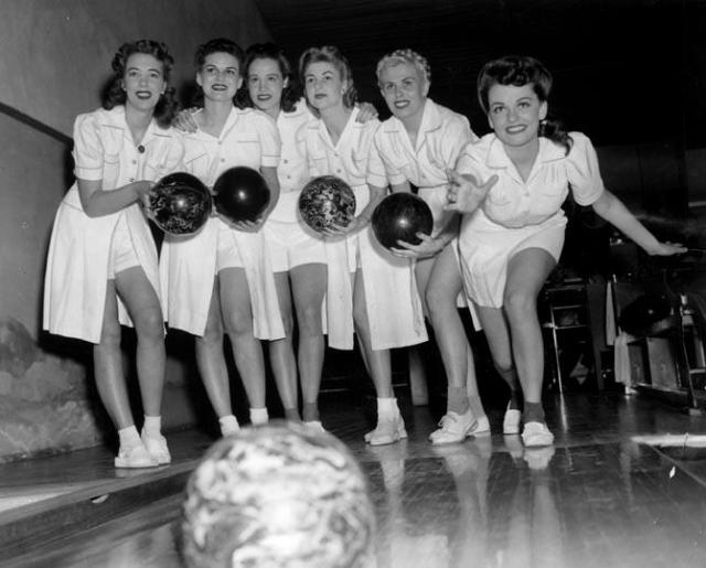 1940s photo of 940s women in matching skirts with shorts & blouses getting ready to bowl (or already bowling as per the pretty woman on the right). SUPER 1940s Fashion Inspiration!