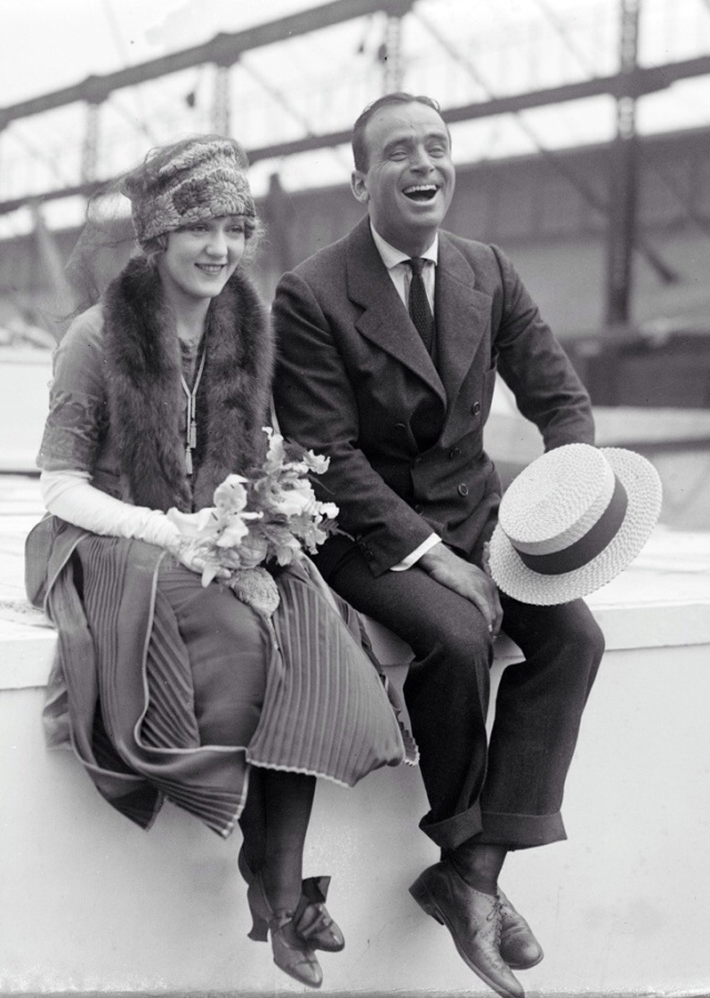 1920s fashion for men and women
