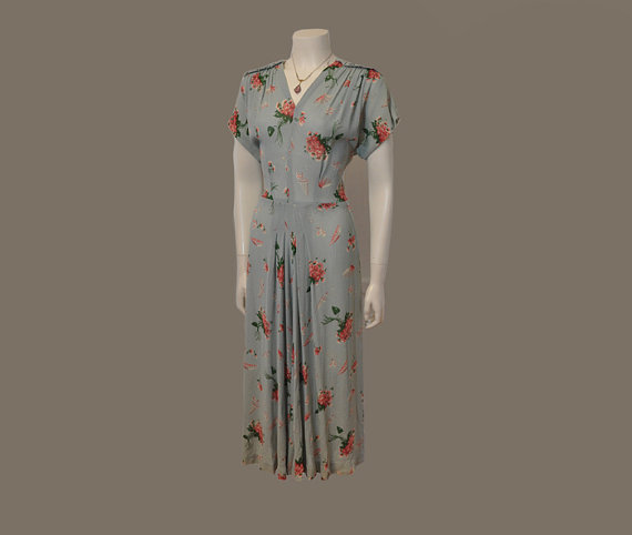 1940s Fashion: 1940s floral dress