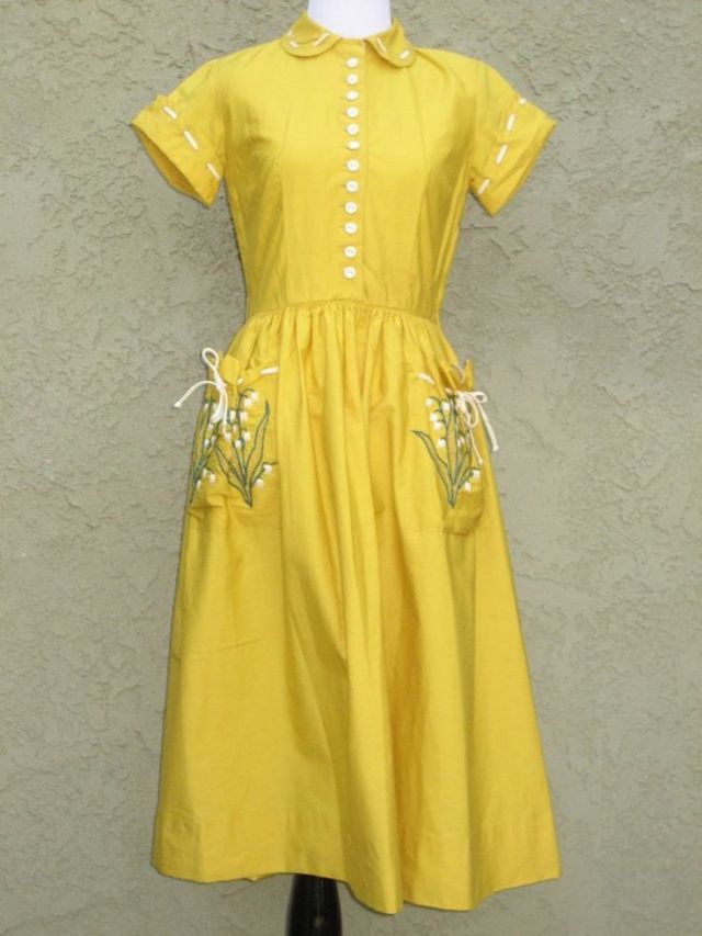 1940s Fashion: 1940s vintage yellow summer dress. The flower detail on the pockets are just delightful!