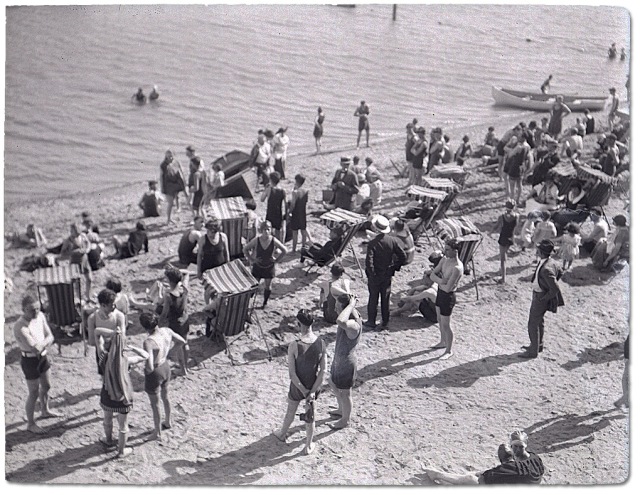 1920s vintage photo of people in 1920s swimsuits enjoying a day at the Sunnyside Beach in 1924