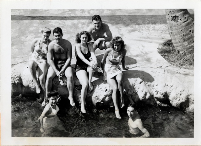 1940s vintage photo fo Students at the University of Miami in 1944 enjoying a day off from their studies. Fantastic 1940s hairstyles and 1940s swimsuits